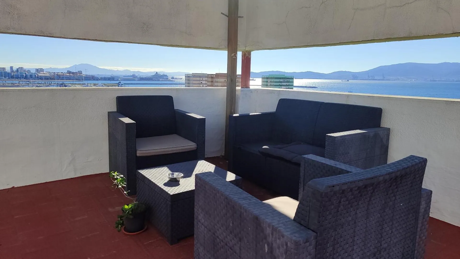 Fabulous Penthouse Apartment La Linea de la Concepcion 0*,